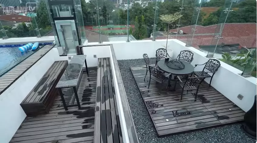 potret rooftop eko patrio © YouTube potret rooftop eko patrio © YouTube