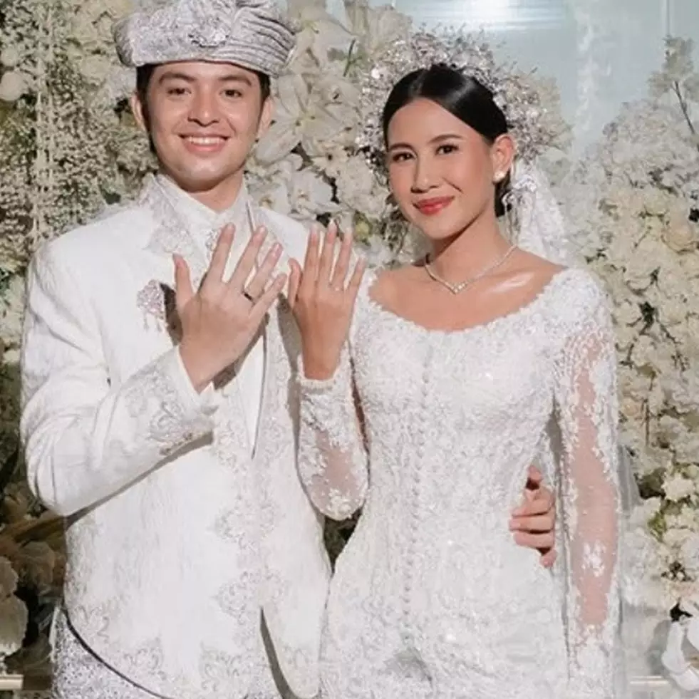 4 Tahun pacaran tiba-tiba pamer foto akad, intip 5 kisah cinta Angga Yunanda dan Shenina Cinamon