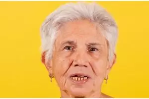 Cara mengencangkan kulit wajah kendur ini bikin tampak awet muda meski tanpa produk skincare