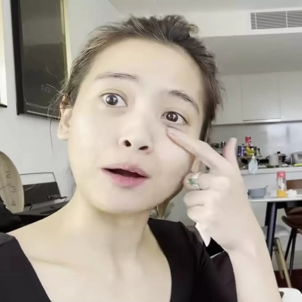 Per minggu bayar sewa apartemen Rp 6,4 juta, intip 9 potret dapur mungil Acha Septriasa