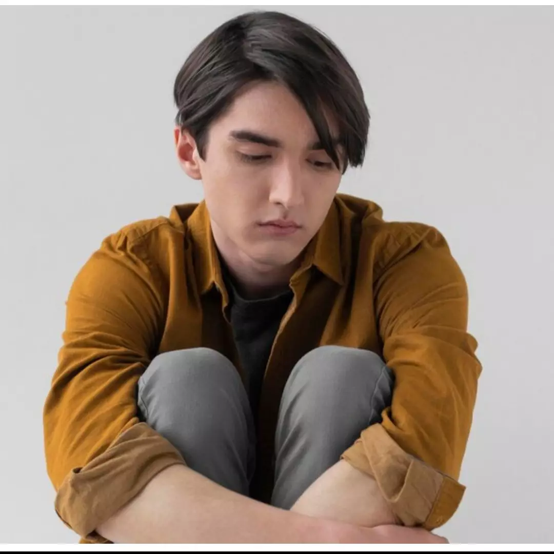 50 Kata-kata berjuang sendiri dalam hubungan, menyentuh hati dan penuh makna