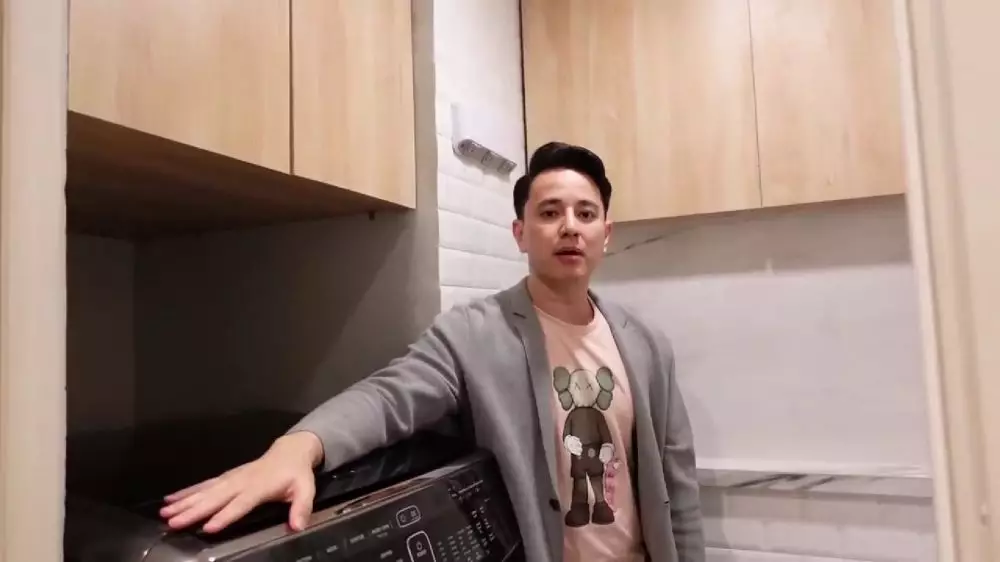 dapur apartemen aktor billy davidson © 2024 YouTube