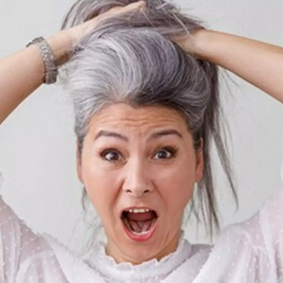 Cara optimalkan sampo untuk atasi rambut beruban pakai 1 biji minuman, nggak perlu repot gunakan semir