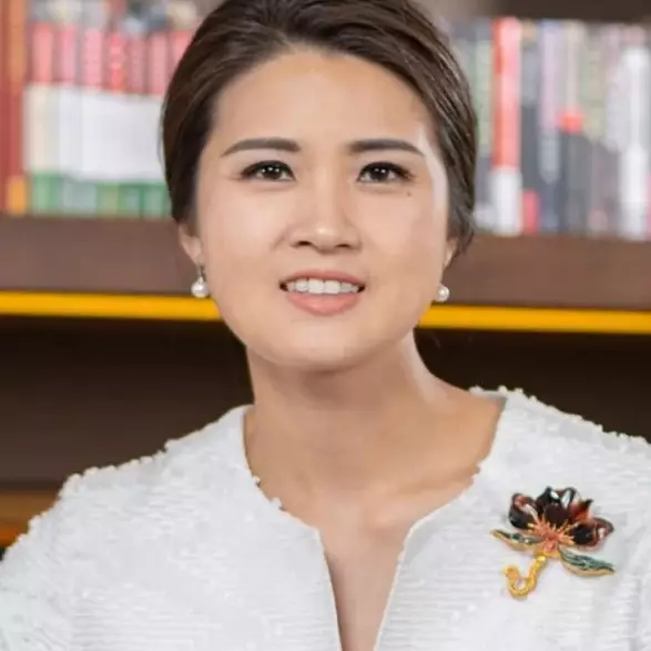 Rumahnya cuma 5 menit kantor, ternyata ini cerita di balik Caroline Riady kepergok dijemput helikopter