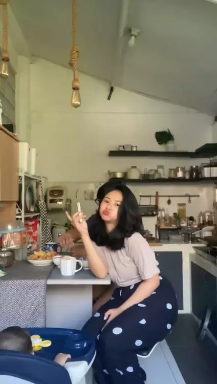 dapur Adinda Azani mungil tapi canggih © TikTok
