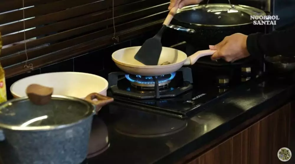 tempat masak Wina Natalia © YouTube