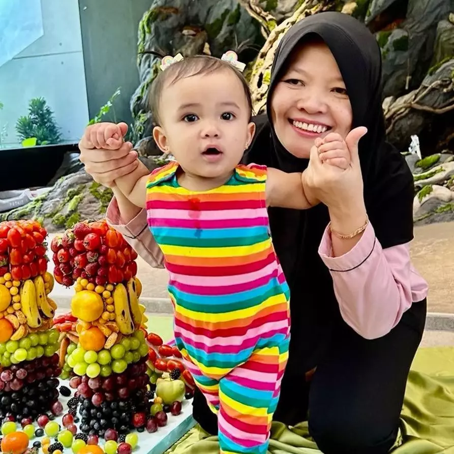 7 Potret rumah suster Azura anak Atta Halilintar di desa, lantai tanpa keramik berdinding batako