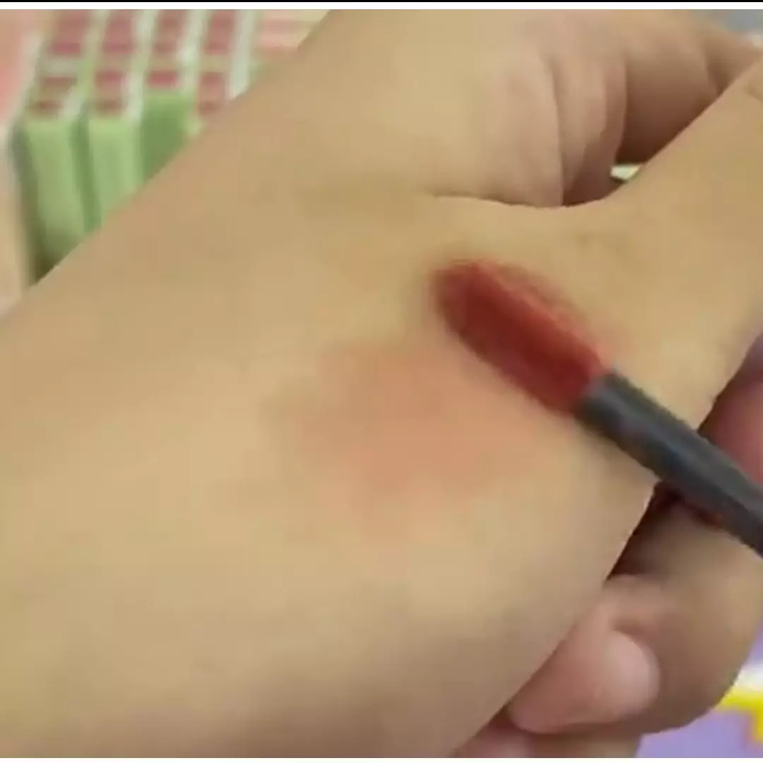 Bukan direbus, ini trik mengatasi lipcream habis dan mengering agar bisa dipakai lagi