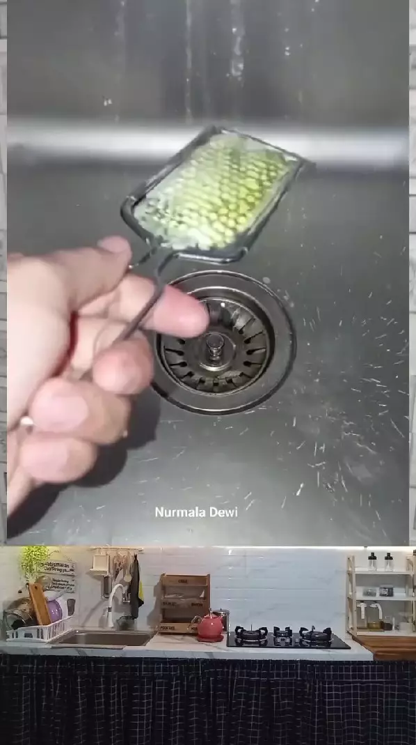 hilangkan noda kunyit di parutan keju © Facebook