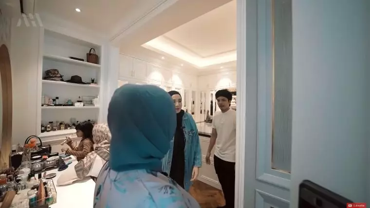 kamar tidur zaskia sungkar © YouTube