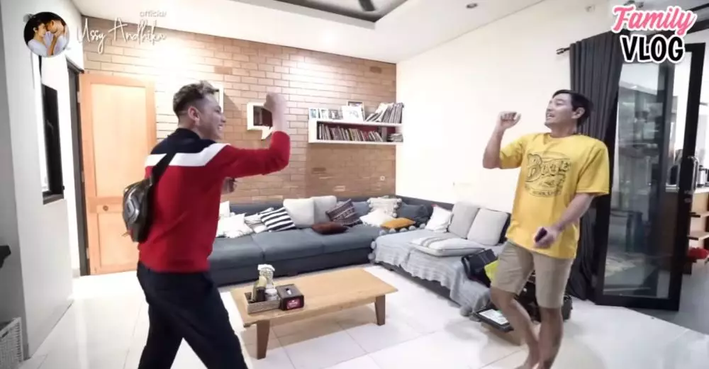  ruang tamu Hesti Purwadinata © 2024 brilio.net