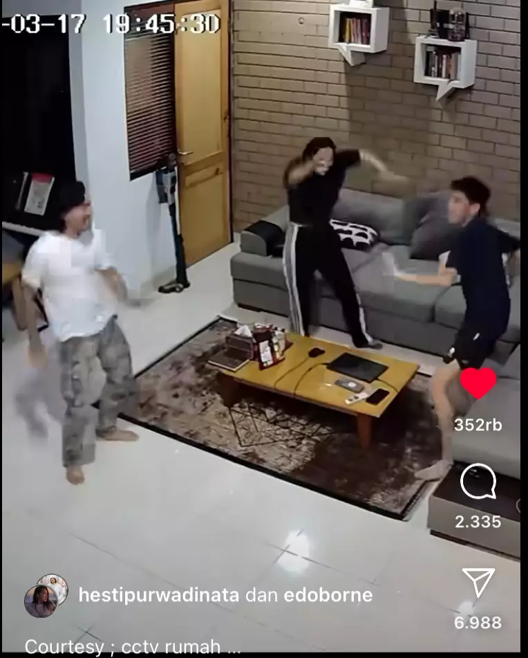  ruang tamu Hesti Purwadinata © 2024 brilio.net