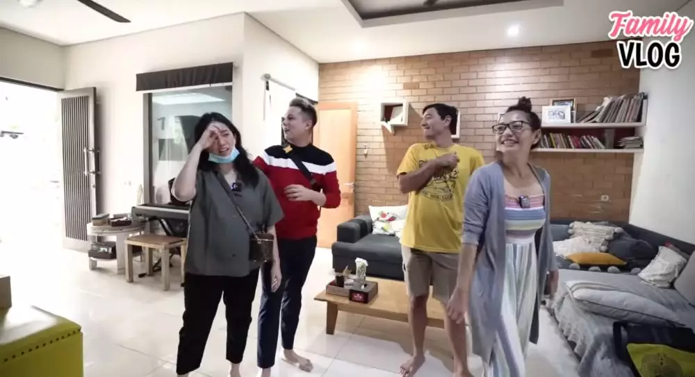  ruang tamu Hesti Purwadinata © 2024 brilio.net