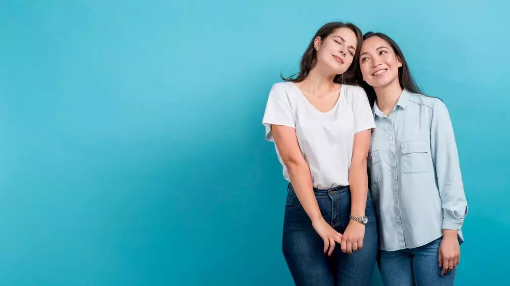 Kata-kata bahasa Inggris dan artinya yang paling menyentuh hati untuk sahabat dan pasangan © 2025 brilio.net