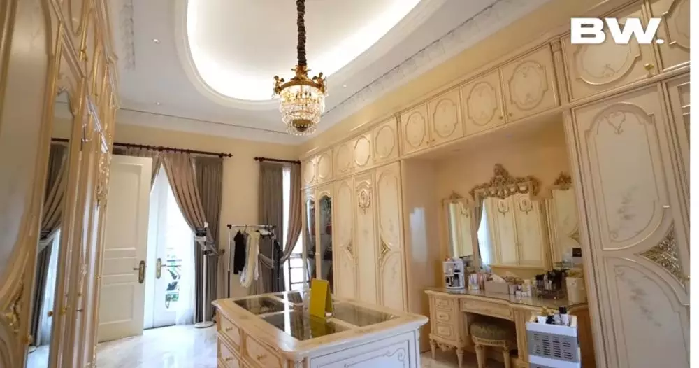 kamar Helena Lim YouTube