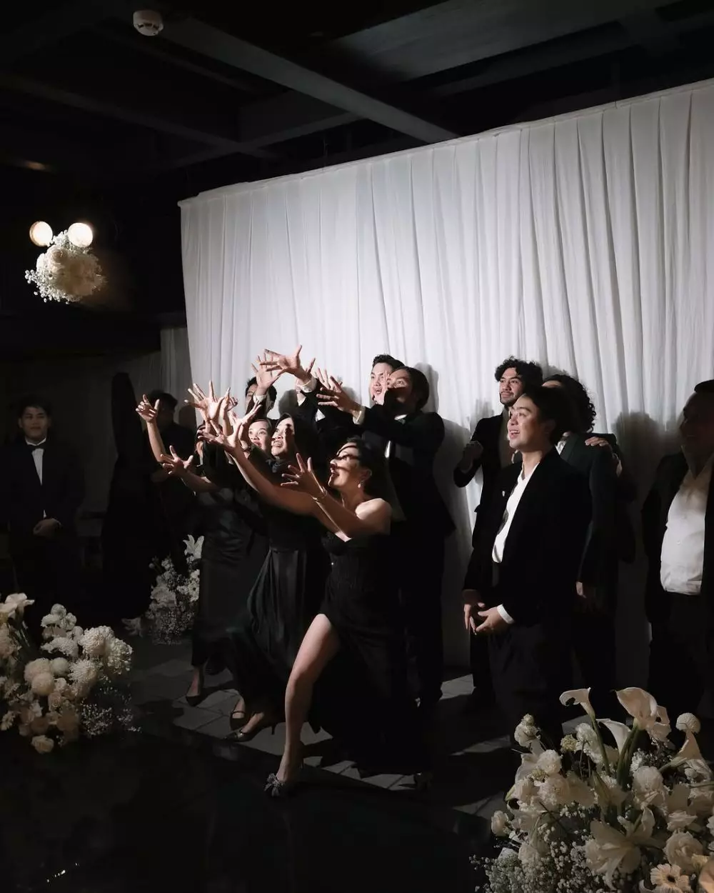 prilly rebut buket bunga pernikahan angga yunanda © 2025 brilio.net prilly rebut buket bunga pernikahan angga yunanda © 2025 brilio.net