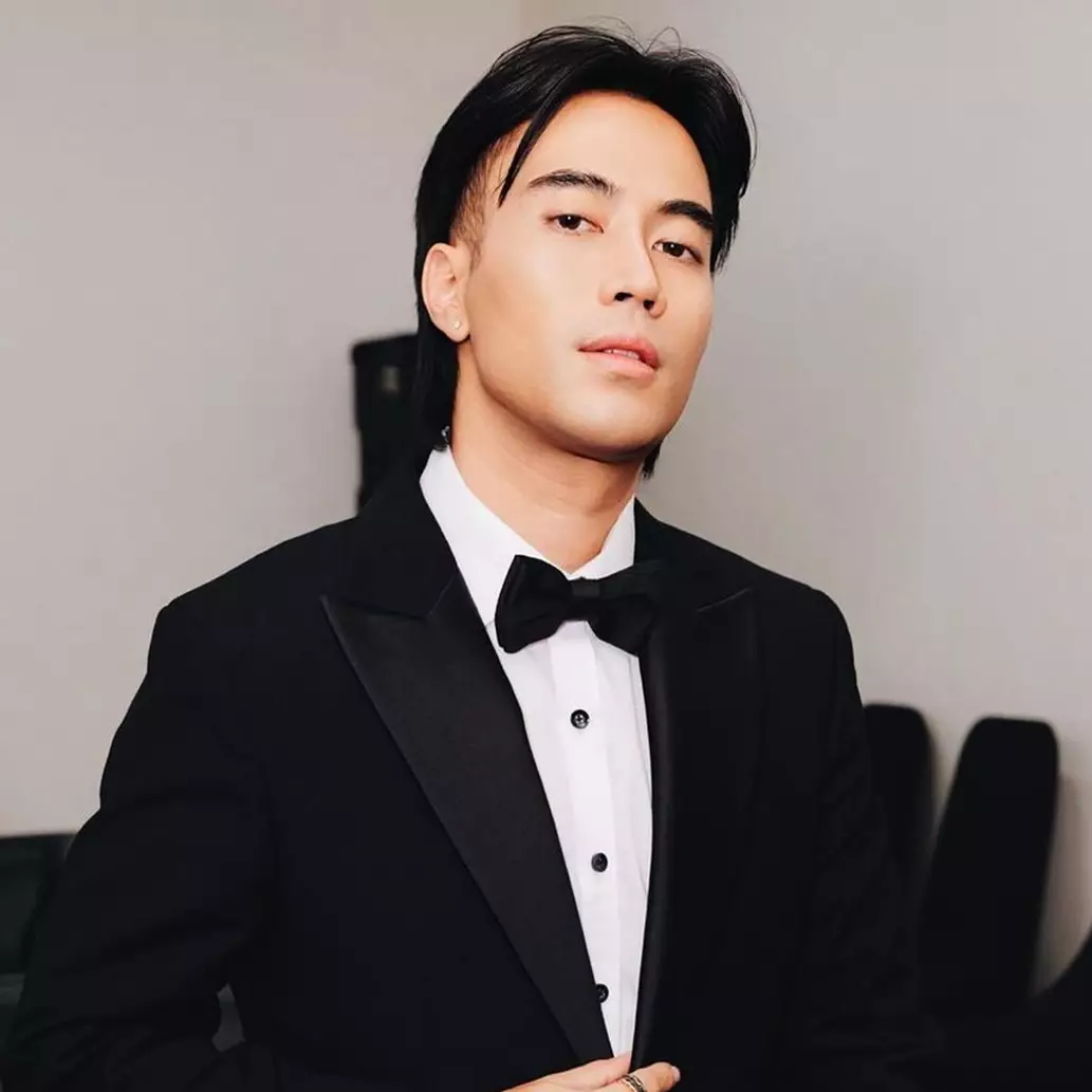 Nyatu dengan ruang santai, ini 9 potret dapur Vidi Aldiano yang dilengkapi kitchen island multifungsi