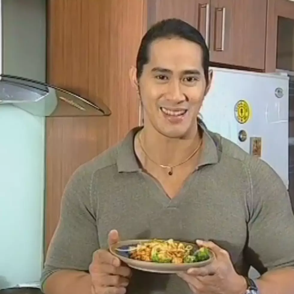 Punya otot kekar ternyata jago masak, intip 9 potret dapur mungil Ade Rai, perabotannya lengkap pol