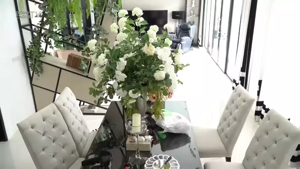 rumah nikita mirzani dibeli mira hayati © 2024 brilio.net