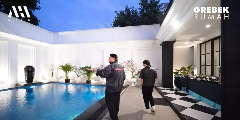 potret kolam renang Ivan Gunawan bak hotel berbintang © 2024 YouTube