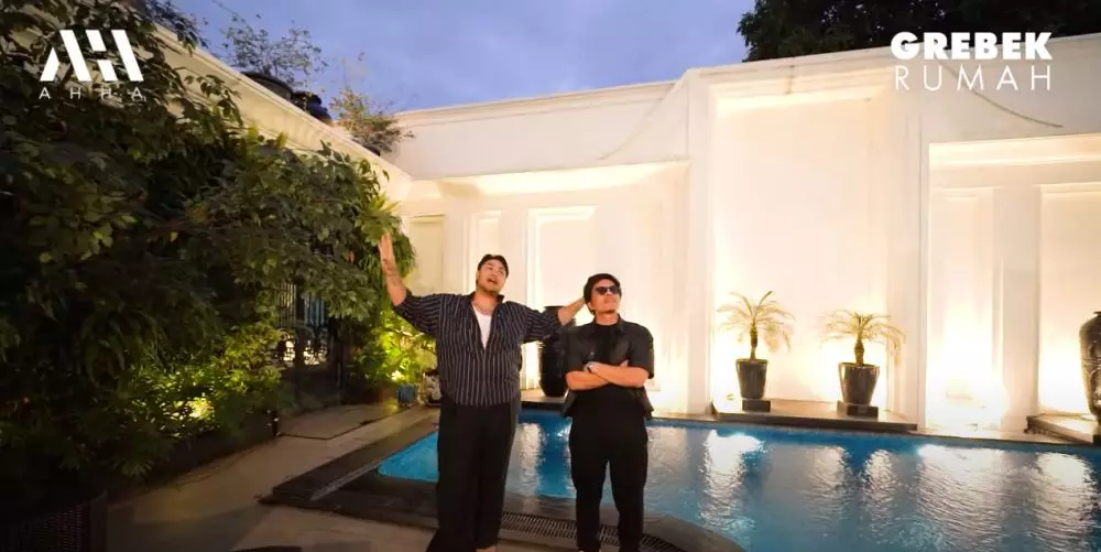 potret kolam renang Ivan Gunawan bak hotel berbintang © 2024 YouTube