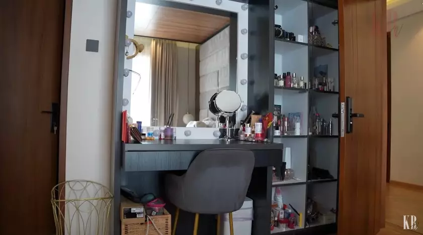 kamar Wendy Walters punya tv tersembunyi © YouTube