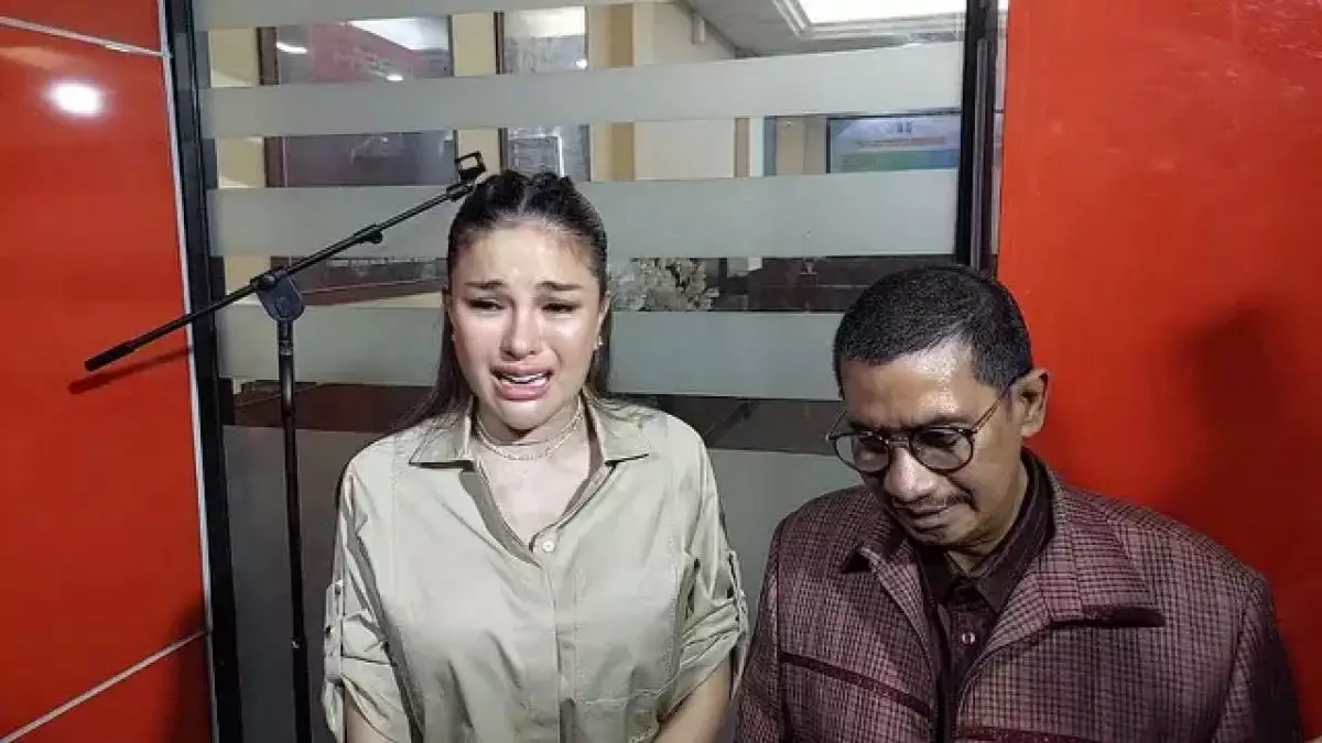 Tak kuasa menahan tangis, Nikita Mirzani ungkap rasa syukur Vadel Badjideh ditetapkan tersangka
