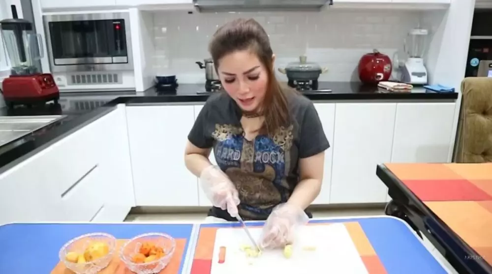 dapur Kristina serba putih © YouTube dapur Kristina serba putih © YouTube