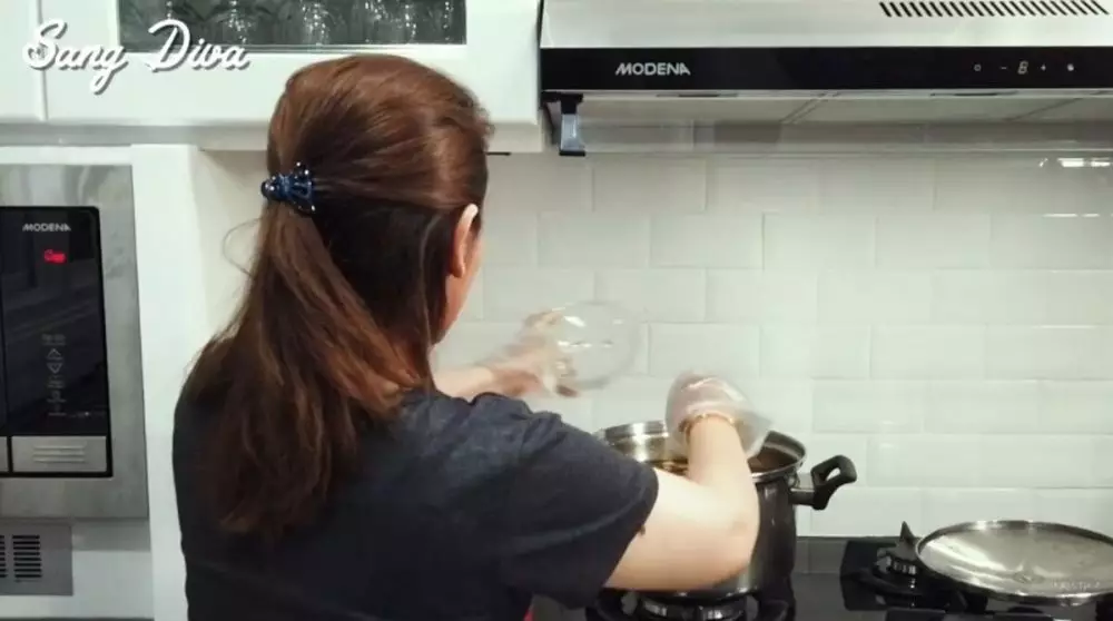 dapur Kristina serba putih © YouTube dapur Kristina serba putih © YouTube