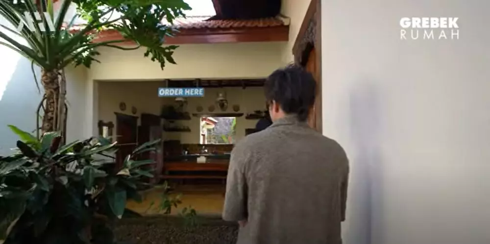 Potret dapur di rumah Rieke Diah Pitaloka © 2024 YouTube