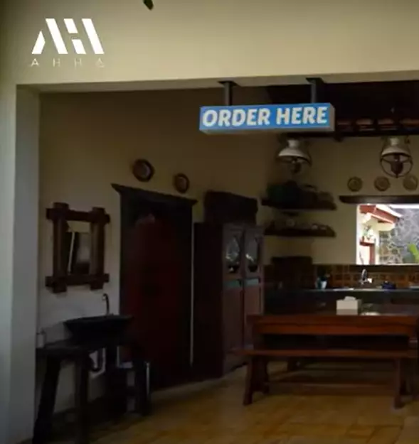 Potret dapur di rumah Rieke Diah Pitaloka © 2024 YouTube