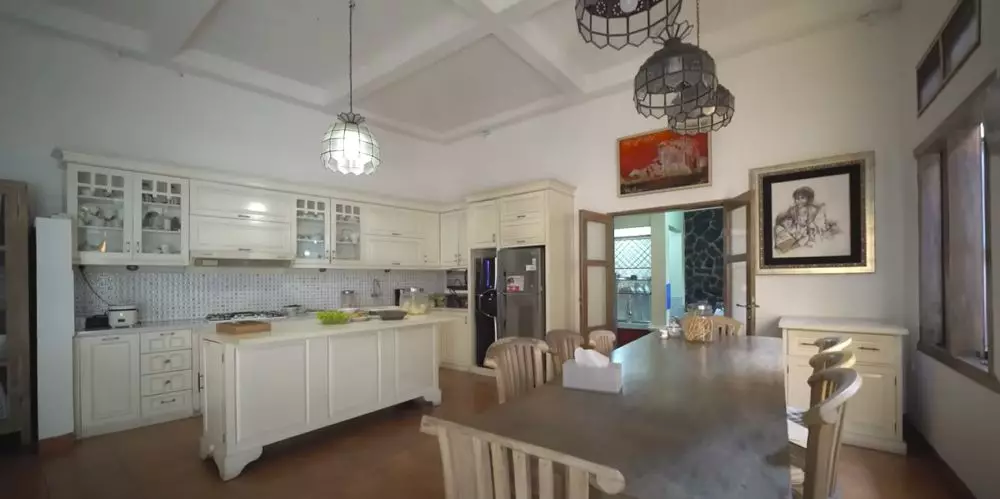 Potret dapur di rumah Rieke Diah Pitaloka © 2024 YouTube
