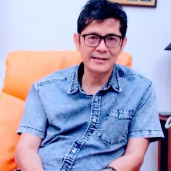 Simpel dilengkapi mini bar, intip 9 potret dapur dokter Boyke di rumah bergaya klasik