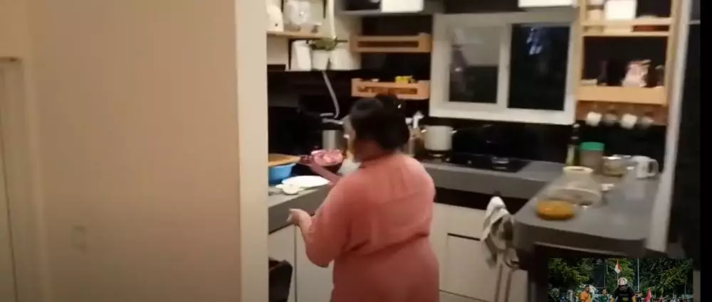 Potret dapur Virgoun penuh barang tapi nggak sumpek © 2024 YouTube