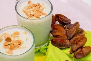 Resep smoothie pisang kurma, minuman sahur yang penuh energi