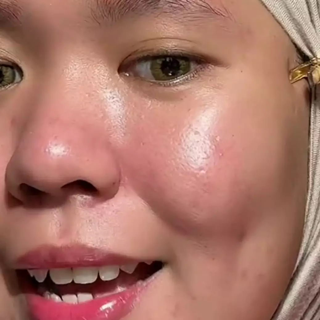 Punya pori-pori besar? Ini trik pakai foundation agar makeup lebih halus dan complexion tak luntur