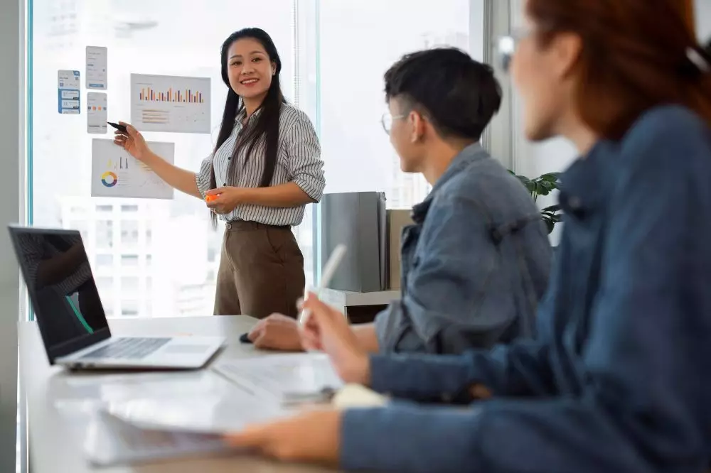 Pantun penutup presentasi yang lucu dan menghibur © 2025 brilio.net