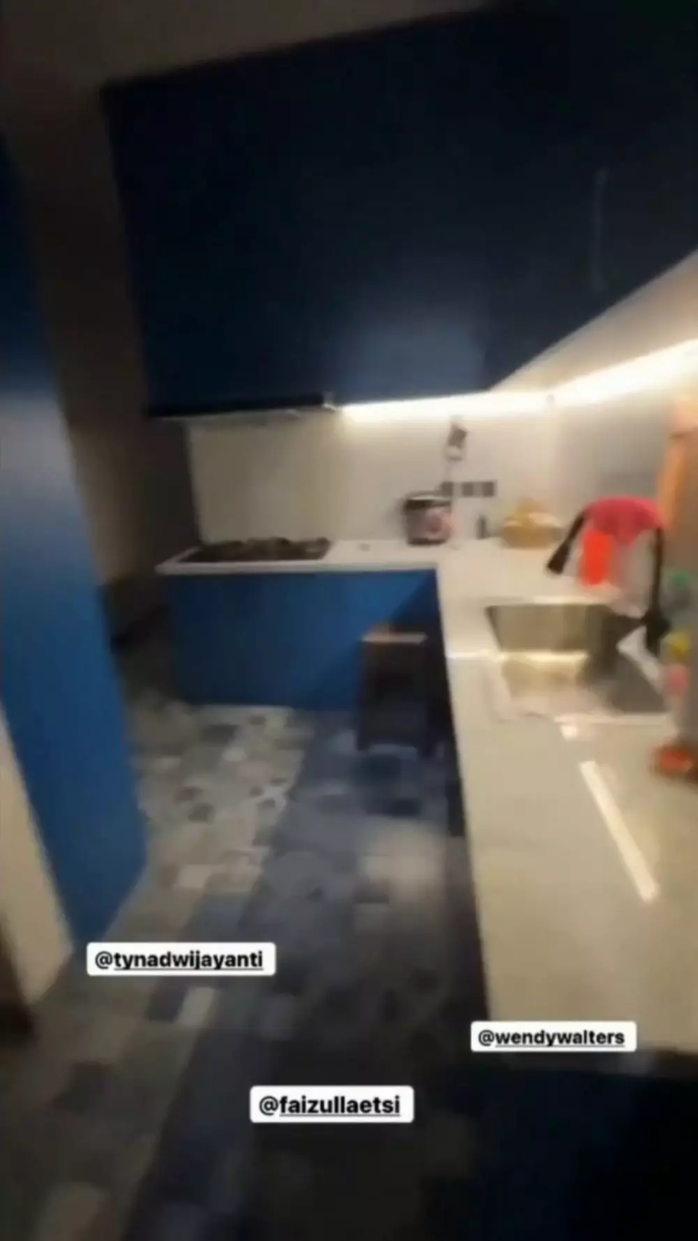 dapur rumah wendy walters  © 2025 YouTube