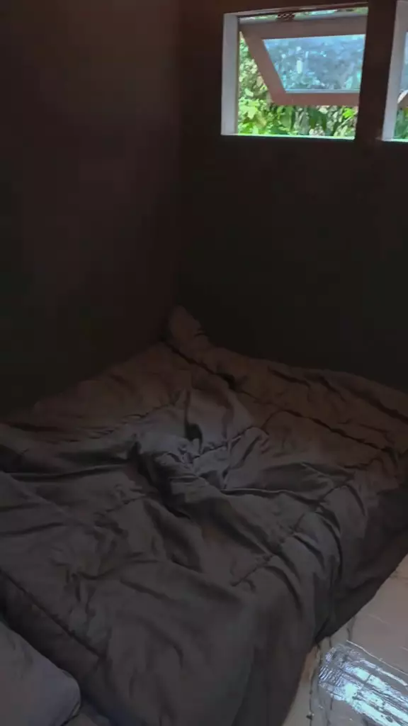 gubuk jadul dalamnya mewah bak rumah di perumahaan  © 2025 TikTok gubuk jadul dalamnya mewah bak rumah di perumahaan  © 2025 TikTok