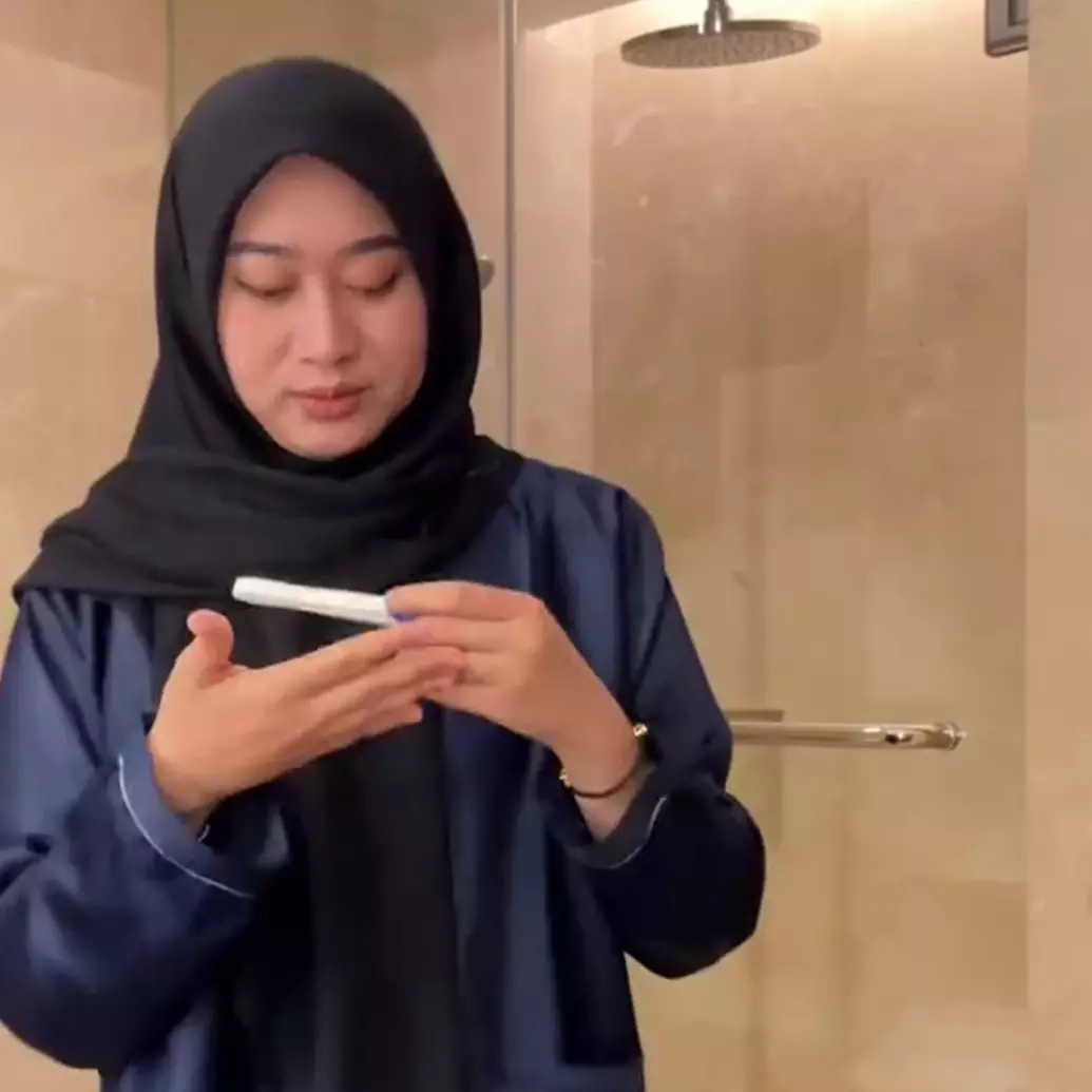 Penantian selama tiga tahun, ini 9 momen haru Danang DA saat mengetahui sang istri hamil anak pertama