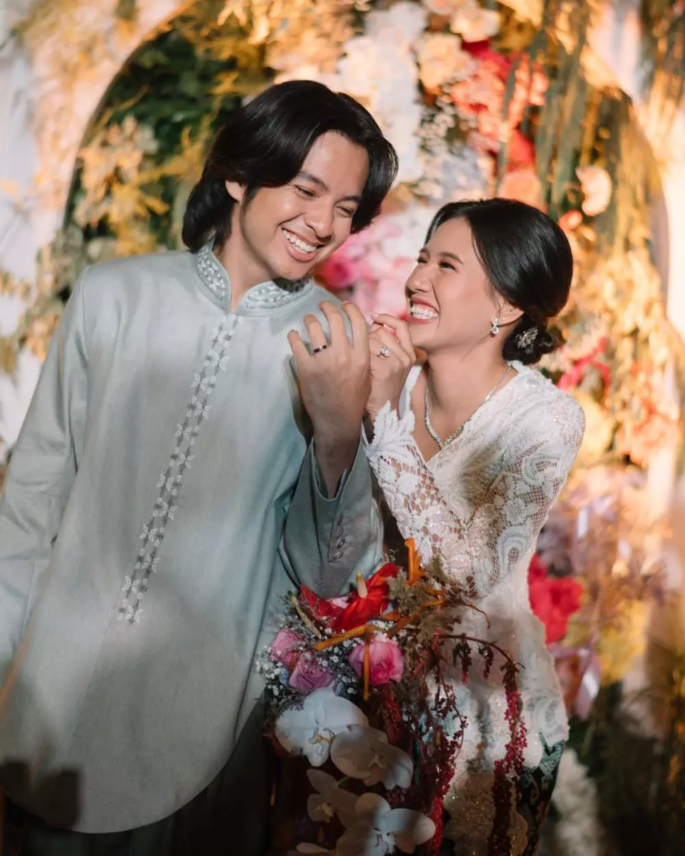 Lamaran Shenina Cinnamon dan Angga Yunanda © Instagram Lamaran Shenina Cinnamon dan Angga Yunanda © Instagram