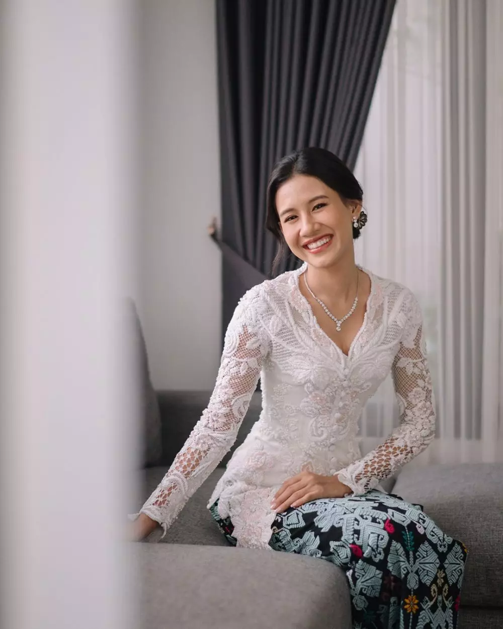 Penampilan Shenina Cinnamon dari lamaran © Instagram