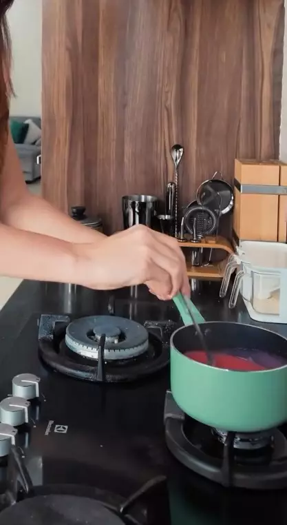 dapur Nia Ramadhani interiornya full kayu © berbagai sumber dapur Nia Ramadhani interiornya full kayu © berbagai sumber