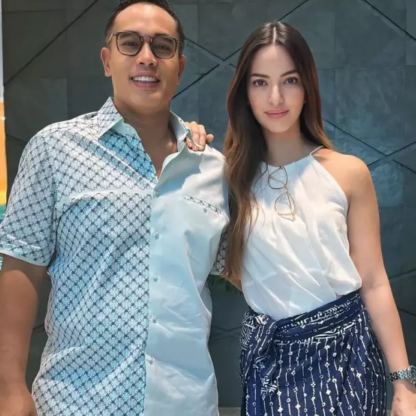 Tinggal di rumah Rp200 M usai dinikahi konglomerat, 9 potret dapur Nia Ramadhani interiornya full kayu