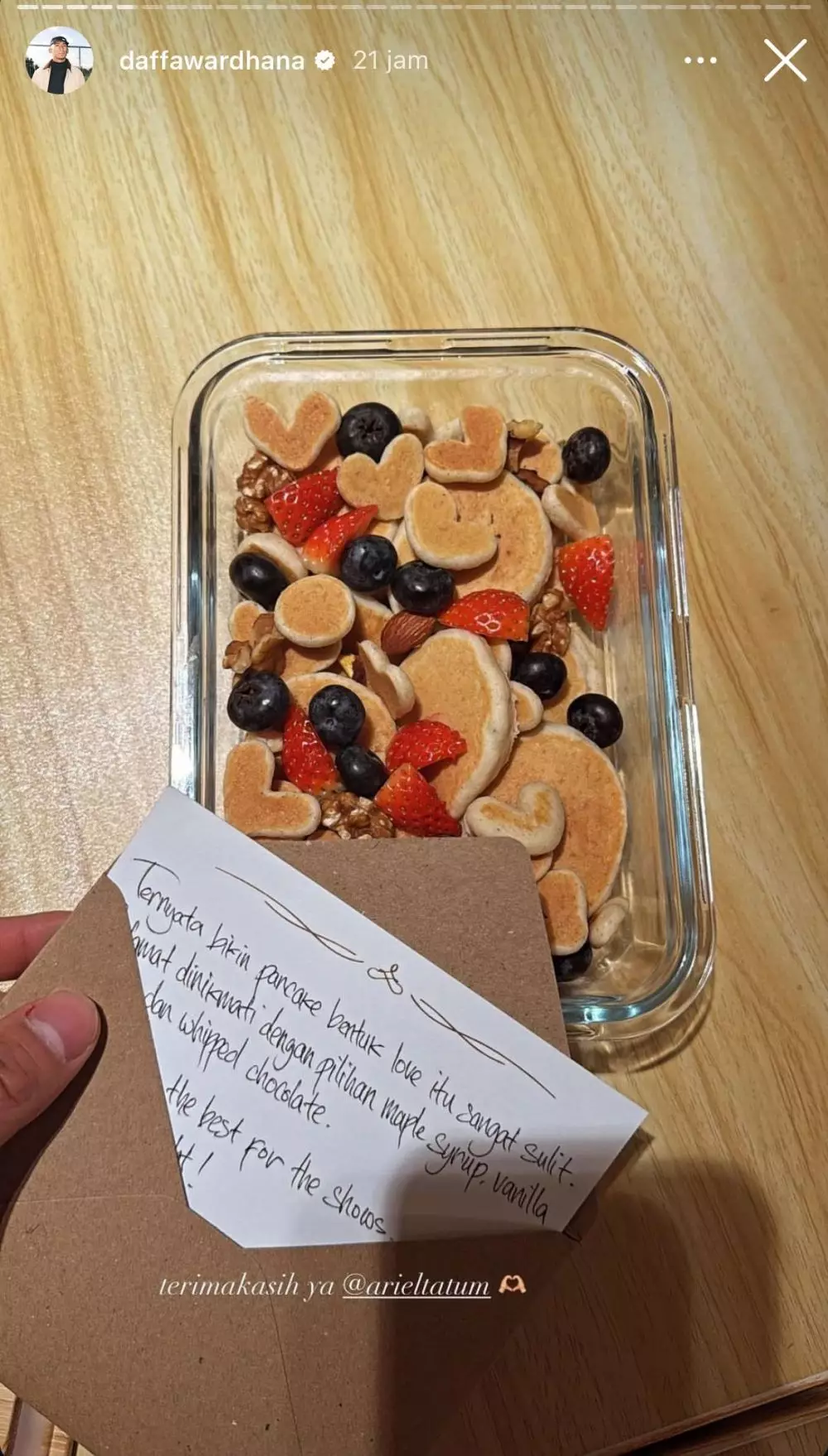 Momen Ariel Tatum dan Daffa Wardhana saling tukar kado Valentine, tulisan sang aktris bikin salfok © 2025 brilio.net Momen Ariel Tatum dan Daffa Wardhana saling tukar kado Valentine, tulisan sang aktris bikin salfok © 2025 brilio.net