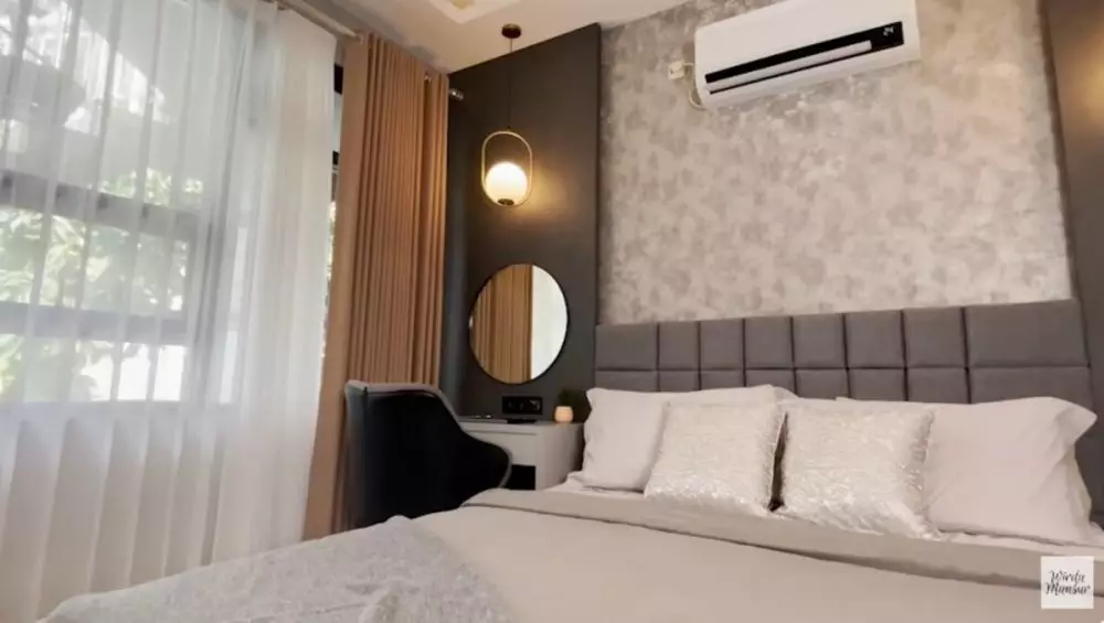 kamar Wirda Mansur ada working space © YouTube