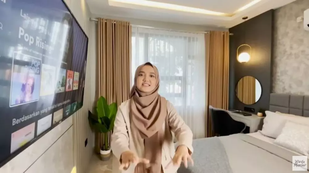 kamar Wirda Mansur ada working space © YouTube