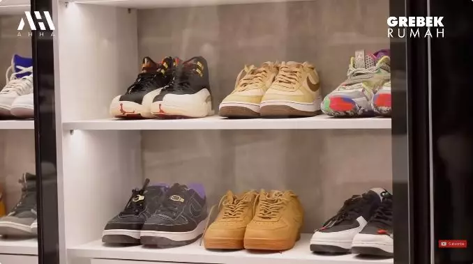 potret walk in closet verrel bramasta © YouTube