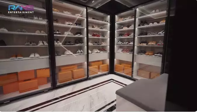 potret walk in closet verrel bramasta © YouTube