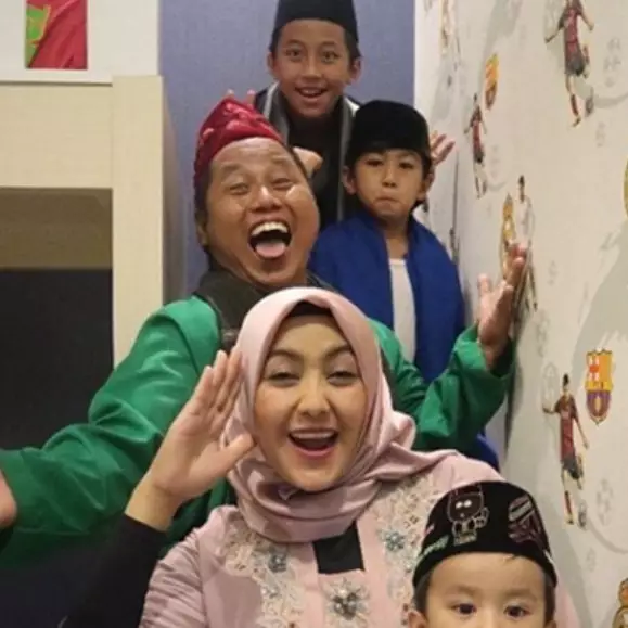 Kasur tingkatnya seharga Rp 25 juta, begini 9 potret kamar anak Narji yang compact